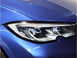 【レーザーライト】ブルーのデザインとBMW Laserのロゴにより視覚的にも個性を主張するレーザーライト。ハイビームモードを設定すると最長600mまでの距離を照射。夜間におけるドライビングの快適性を向上させます。