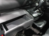 インストスライドボックス ティッシュボックスがまるまる一つ入るボックスです運転席からも開け閉め可能です