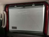 【ロールサンシェイド】日差しがまぶしい時などにロールサンシェードをスッと引き出し高い遮光率で、安眠を妨げません。