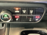 運転席と助手席には寒い時期に大活躍のシートヒーター付です。