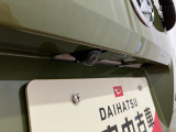 【バックカメラ】 対応モニターを装着することで、駐車時に車両後方の様子を見ることができます。