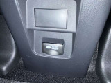 AC100V、1500Wのコンセントを車内に設置。アウトドアや駐車場で野外のコンセントとして利用できます。また、停電などの非常時にも使える便利な機能です!
