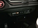 屋上展示場に常に50台以上の車両をご用意!お気に入りの1台が見つかるかも!?