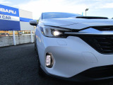 LEDヘッドライトです。しかもハンドルを切った方向にライトが動くステアリング連動ヘッドランプ付です!