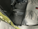 しっかりと汚れ、砂ぼこりを落とし足元まで清潔な車内空間を作り上げております♪