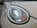 今や主流となってきました「LEDヘッドランプ」。消費電力も少なく、エコ走行に貢献します。コレが付いているだけで、優越感に浸れますよね。HIDに負けないくらい明るく安全です。
