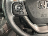 ステアリングにオーディオ操作スイッチが付いています。オーディオ画面に直接タッチしなくても操作が出来ますので、運転に集中できます。