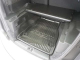 ◆ラゲッジトレー装備!濡れた荷物も気にせず積める、防水性のあるトレーです。