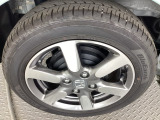 純正アルミホイールです。足元が引き立つので、車全体のイメージがアップしますよ!