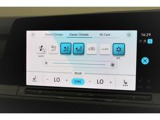 【エアコン】2ゾーンフルオートエアコンディショナー(運転席/助手席)になっております。暑がりの方と寒がりの方が同席しても大丈夫です。タッチスライダー操作。