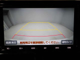 バックモニター装着車は後退時の強い味方です♪車庫入れや縦列駐車の際、後退操作の参考になるガイドラインをナビ画面に表示します。