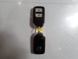 便利なスマートキー付きです!ドアの開錠・施錠はもちろんですが、エンジンをかけるときも鍵を取り出さなくて大丈夫ですよ♪両手に荷物をお持ちの時でも、大変便利で使い易い装備です☆