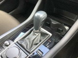 オートマのシフトレバーは操作しやすい位置にあります☆