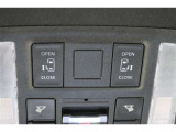 両側電動スライドドアはドアの直接操作以外にも運転席からのスイッチ操作やリモコン操作でも開閉が可能!狭い駐車場などでもドアの開閉が楽々・安心ですね!