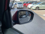後側方衝突防止支援システムと後側方車両検知警報が付いています!車両の後ろ側方の死角に車が居る場合にドアミラーのランプが点灯し、注意を促して補正してくれます!車線変更などのときにとても便利ですね!