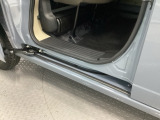 ホンダ車の低床ボディは乗りやすく、足元も広びろですよ。