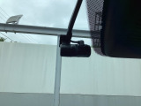 【別途SDカードの購入が必要です。また社外品は保証対象外となります。】運転中の映像・音声などを記録して、交通事故やトラブルが起きた時の正確な状況把握に役立つドライブレコーダーが装着されています。