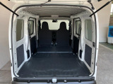お客様にぴったりなおクルマをお選びいただけますように様々な展示車をご用意致しております!ダイハツの軽自動車だけではなく、他メーカー車やコンパクトカー・ミニバンなども数多く取り揃えております!