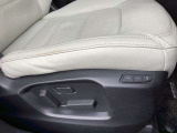 パワーシートでぴったり合ったドライブポジションで運転♪いつでも同じ位置に合わせられるメモリー機能付き♪シートヒーター機能付きで寒い冬のシートも瞬時に温まります♪