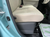 運転席シートに、しわ・へたりがあります。