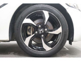 純正のアルミホイールが足元を飾ります!タイヤサイズはF:165/55R15 R:195/45R16でございます。