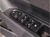 当社MINI認定中古車は全車保証付きでございます。また保証料金や整備費用はお見積書内の諸費用・税金に追加計上する事はございません。認定中古車保証付きのお支払総額でお見積りご依頼の上、他店とお比べください