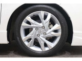 純正のアルミホイールが足元を飾ります!タイヤサイズは185/55R16です。