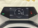 とっても見やすいメーターです。夜間時はラグジュアリーな気分にさせてくれる照明が魅力ですので、夜のドライブも楽しみになりますよ♪