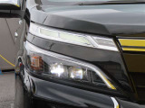 今や主流となってきました「LEDヘッドランプ」。消費電力も少なく、エコ走行に貢献します。コレが付いているだけで、優越感に浸れますよね。HIDに負けないくらい明るく安全です。