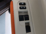 全席パワーウインドウ付きです。運転席から全席の操作ができて、開閉操作のロックもできます。