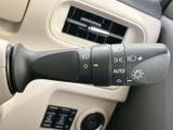 ウインカー操作に加え、様々な機能が集中したレバー。操作性も良く、安全な運転をサポートします。