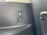 3列目より左側電動スライドの開閉が可能です。