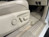 パワーシート搭載。微妙な調整が手軽にでき、ピッタリのポジションで運転することが可能です。