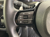 ステアリングにオーディオ操作スイッチが付いています。オーディオ画面に直接タッチしなくても操作が出来ますので、運転に集中できます。