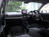 内装はシンプルに使い勝手を考え作られています。お車を運転する感覚をダイレクトに体感して頂けます。室内も広くロングドライブにも快適にお過ごしいただけます。