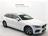 Volvo Cars appで車にリモートアクセスして、空調機能の操作や車の施錠・開錠、ソフトウェア更新などが可能です。エアコンやシートヒーターを操作して、出発前に車内を快適な温度に整えられます。