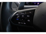 ◆クルーズコントロールにレーダーセンサーを組み合わせ、先行車を測定し設定されたスピードを上限に自動で加減速を行います。一定の車間距離を維持することで、長距離走行でのドライバーの疲労を低減させます。