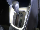 無段変速機(CVT)を搭載。有段変速機に存在する「変速ショック」が無いので、スムーズなアクセル操作が可能です♪