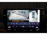 上から車両を見下ろしたような映像をナビゲーション画面に表示する「パノラミックビューモニター(床下透過表示機能付き)も搭載しています。