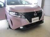 LEDヘッドランプ+アダブティブLEDヘッドライトシステム。LEDフォグランプ付き!寿命も長いし遠くまで明るいと良いことづくめ!