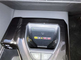 置くだけで携帯電話の充電ができるワイヤレス充電器です。