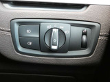 BMW SOSコール:エアバックが展開するような事故が発生した時に、車両に搭載されている通信端末から自動的にBMW SOSコールセンターにSOSコールが発信されます。