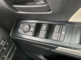 パワーウインドウスイッチです。運転席はオート機能付きです。