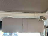 最も気になる室内は、特にこだわってクリーニングしております。マットやシートだけではなく、エアコンの吹き出し口やドアノブの隙間など、様々なブラシや道具を使い分けて、隅々までクリーニングしております。
