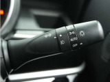 ◆ワイパー・ウォッシャースイッチ◆ワイパーは雨量に応じて切り替え可能なスイッチがついており、ウォッシャースイッチは手前に引くと噴射してフロントガラスを綺麗にしてくれます。