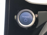 エンジンスタートスイッチです。キーが車内にあれば、エンジンの始動や停止はスイッチを押すだけ!キーを取り出す手間を省き、ワンプッシュで操作できるので簡単でスムーズです。