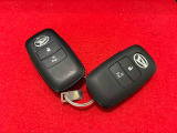 キーフリーシステム 電子カードキーを携帯していれば、ドアハンドルやバックドアのスイッチを押すだけでドアの施錠と解錠が行えます!鍵を出す手間なく開閉ラクラク♪♪