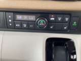 オートエアコン、シートヒーター付きでいつでも車内快適☆