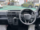 運転のしやすさを最優先に設計された見晴らしの良いデザインです。車両間隔が掴みやすく狭い道でも安心!