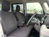 軽自動車の後部座席も足元スペース広々としていてシートの座り心地も良く快適にくつろげます♪